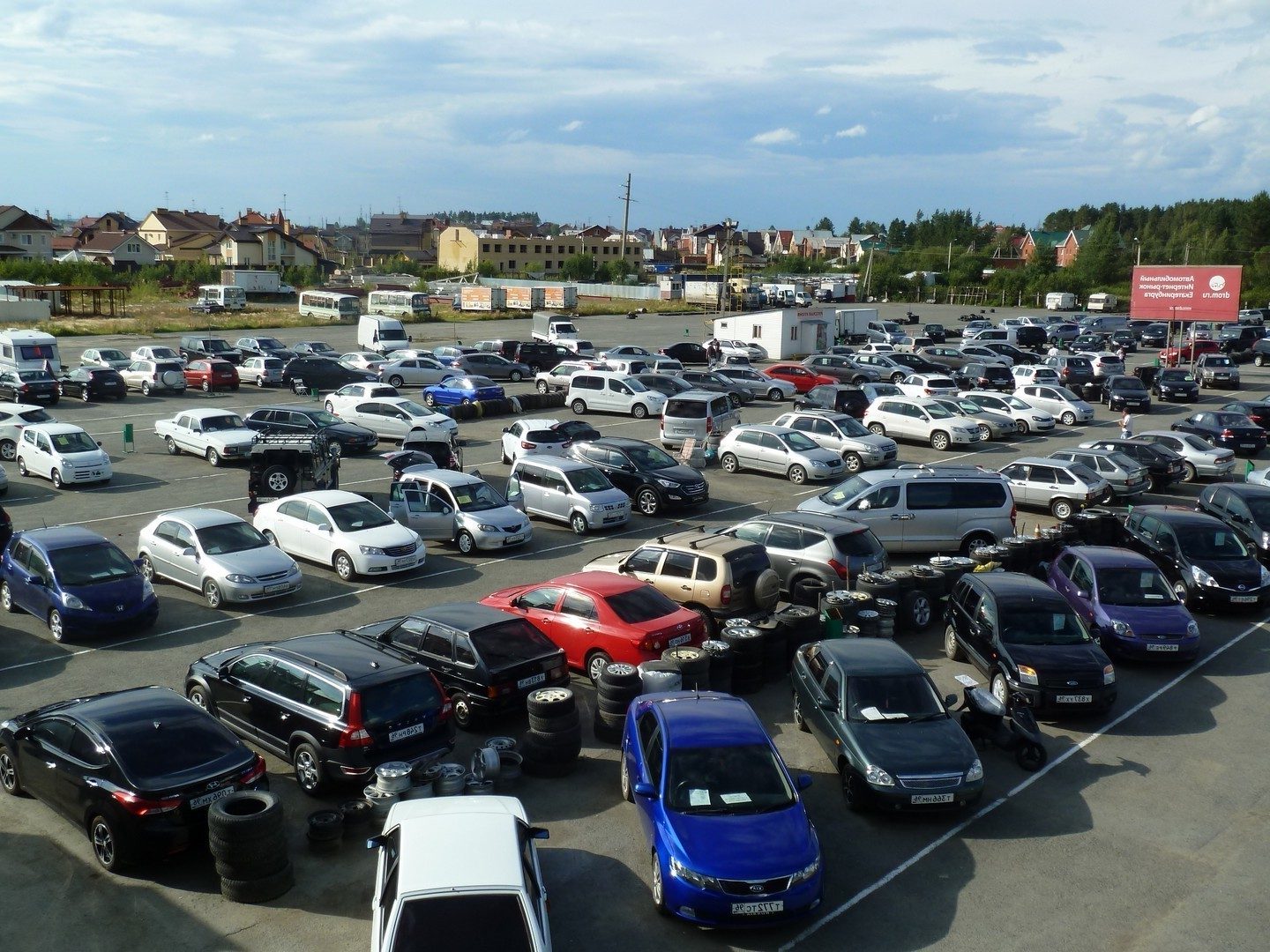 Где быстрей продать машину. Рынок автомобилей. Российский авторынок. Рынок легковых автомобилей. Автомобильный рынок в Москве.